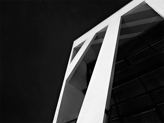 Photo de la Médiathèque Hugo-Pratt sous les étoiles à Cournon d'Auvergne, Brok photographie