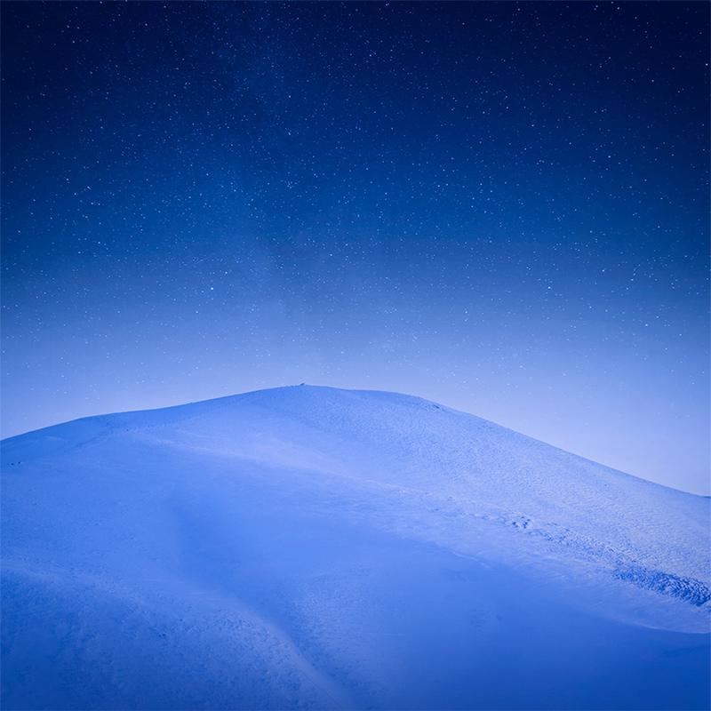 Environs du puy de la tache la nuit - Aperçu d'une photo des montagnes Auvergnate la nuit, par Brok