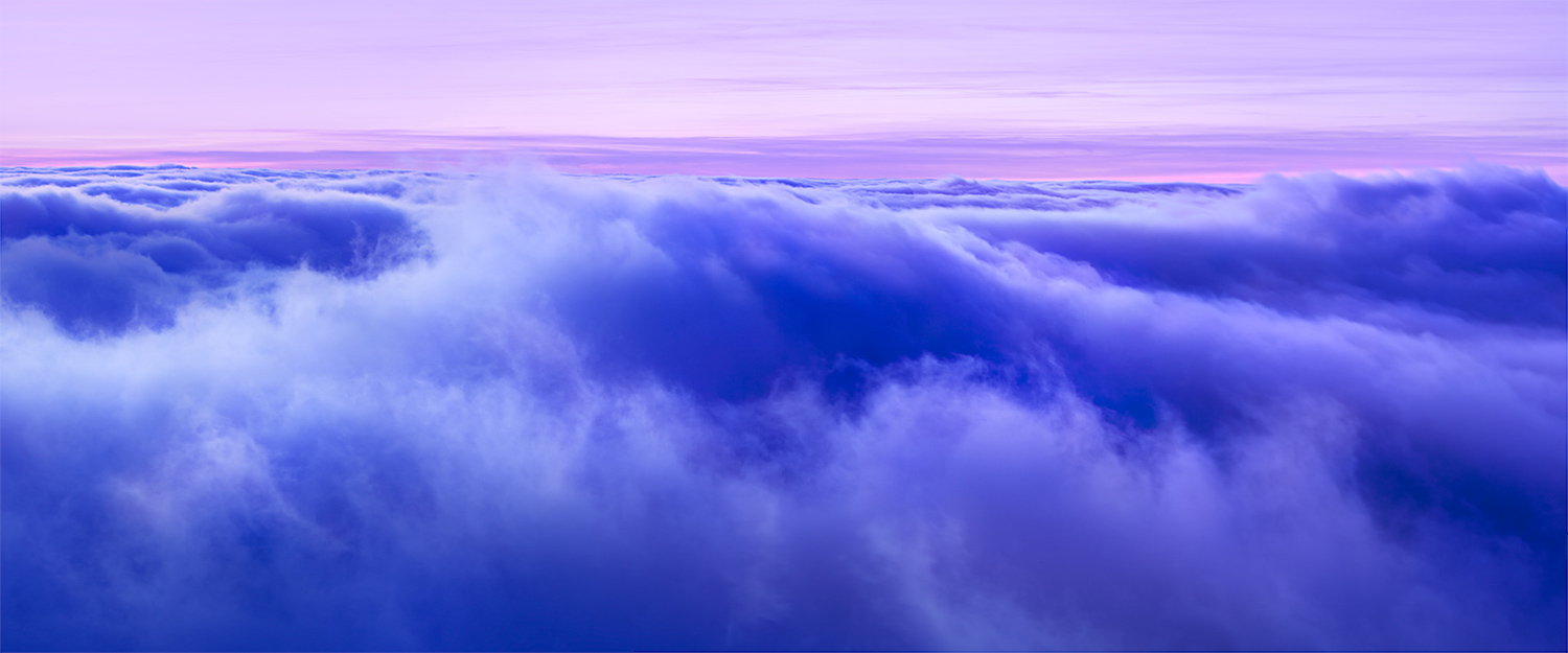 Mer de nuage au crépuscule - Photo panoramique d'une Mer de nuages au crépuscule depuis le somment du Puy de Dôme, par BrOk