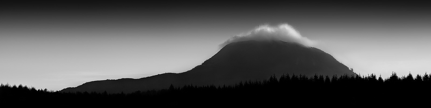 Le Puy de Dôme depuis Ceyssat au petit matin - Photo panoramique du Puy de Dôme, Brok photographie