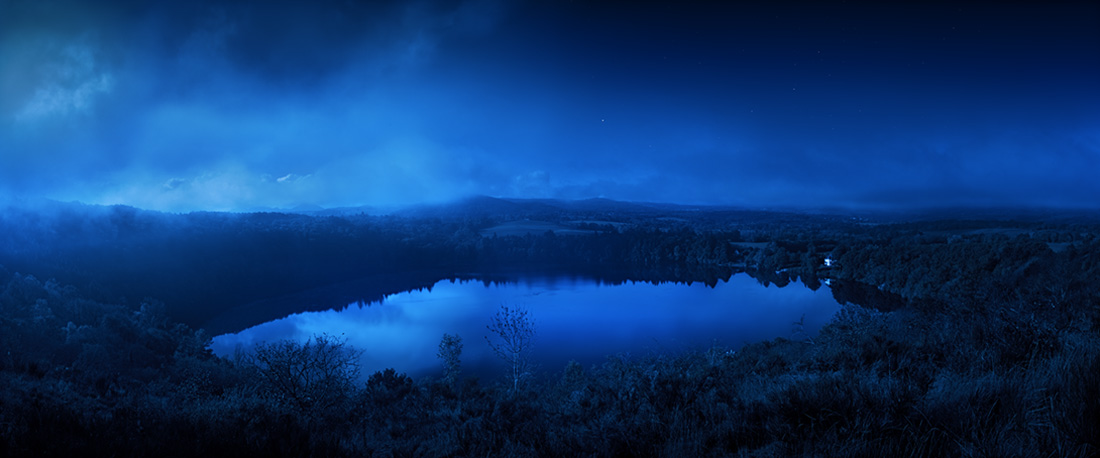 Photo panoramique du Gour de Tazenat à la tombée de la nuit, Brok photographie