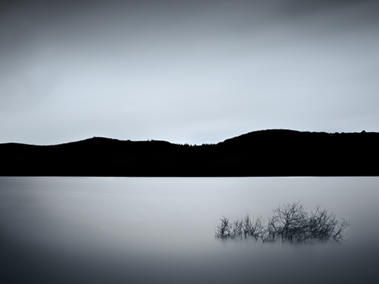 Découvrir le Lac de Montcineyre avant l'orage, Brok