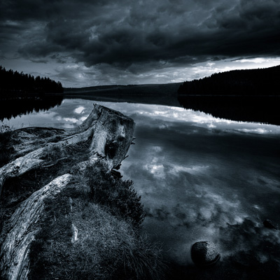 Découvrir le lac de Servières en été un jour d'orage, Brok photographie