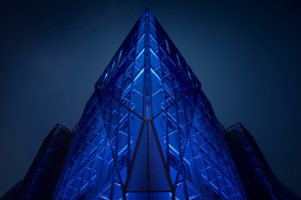 Aperçu d'une photo du siège de la CPAM à Clermont-Ferrand, la nuit - Photo du siège de la CPAM du puy-de-dôme, la nuit, par BrÖk