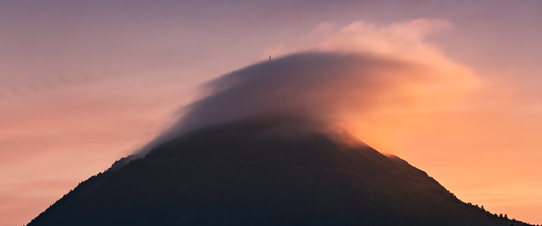 Aperçu d'une photo du puy de Dôme au crépuscule - Photo du puy de Dôme au crépuscule, par Brok